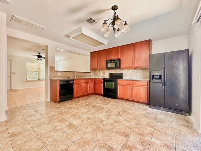 Foto del edificio - Spacious 3x2.5 South Austin Home