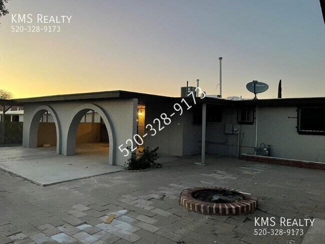Building Photo - 4 Bedroom 2 Bath- 1810 E Virginia Street- ...