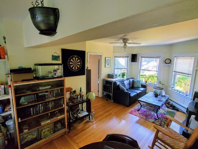 Building Photo - HOT BRIGHTON LISTING!!!!