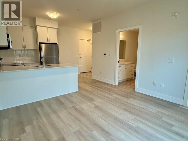 Photo du bâtiment - 1100 Lackner Pl