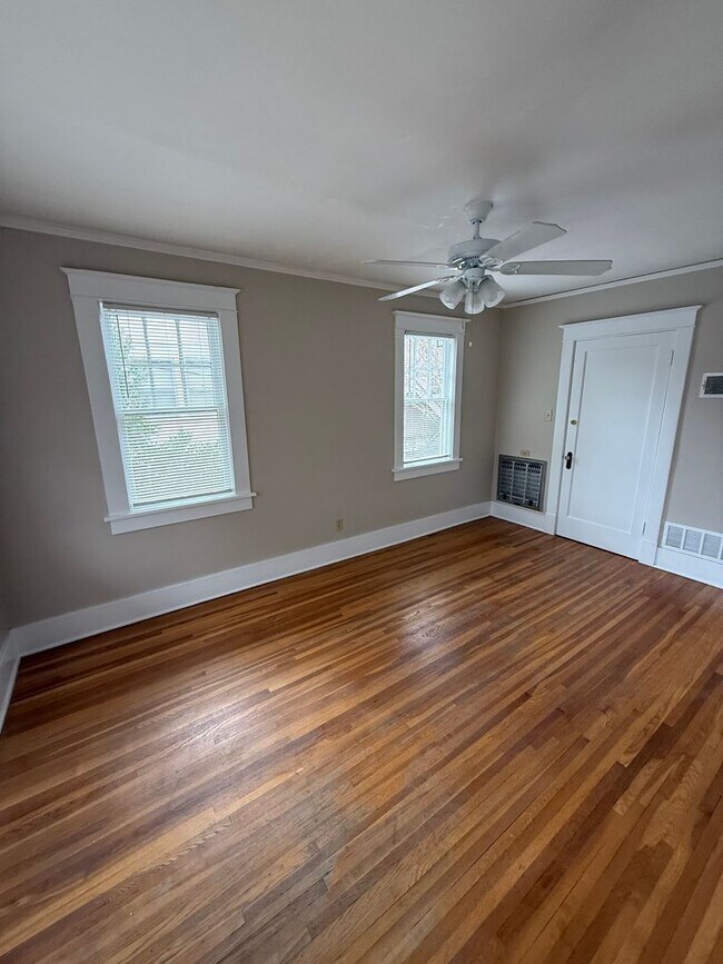 Foto del edificio - Spacious Midtown Gem – 4BR Home with Guest House Near Rhodes College!