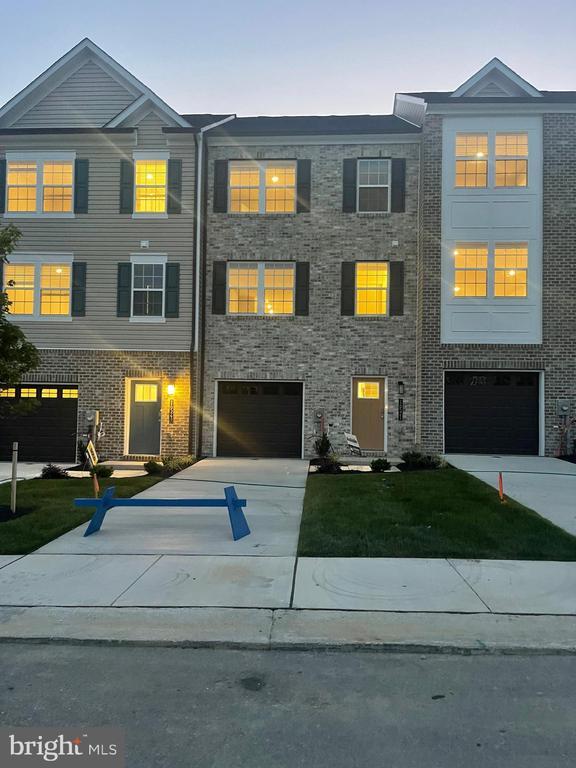 Building Photo - 16521 Green Glade Dr