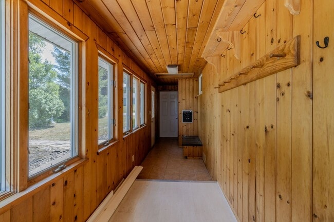 Building Photo - Lakefront Dream Home – 3BD | 2BA