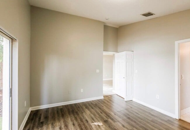 Building Photo - 1360 SW 119th Ave