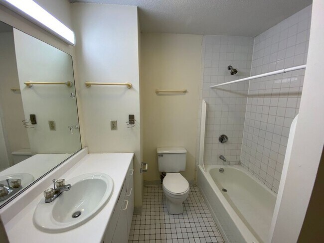 Foto del edificio - 148 N Beacon St