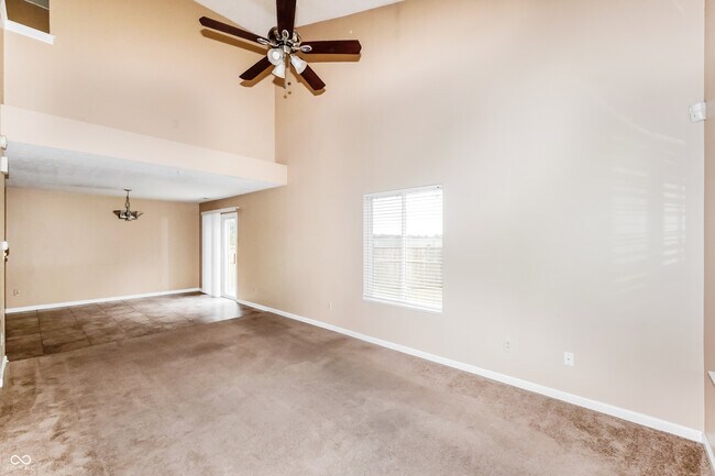 Foto del edificio - 2525 Grand Fir Dr
