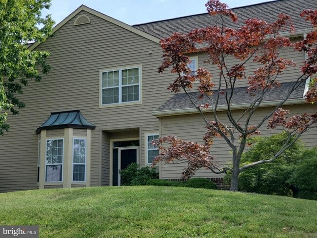 Building Photo - 246 Pinecrest Ln