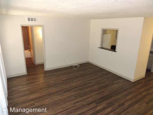 Building Photo - 5330 Junius St