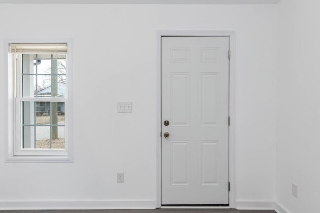 Building Photo - Completely Remodeled One Bedroom Home!