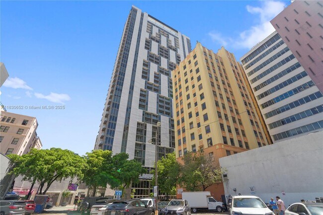 Foto del edificio - 151 SE 1st St