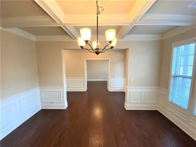 Building Photo - 5755 Chestnut Dr