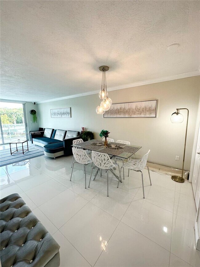 Foto del edificio - 2841 NE 163rd St