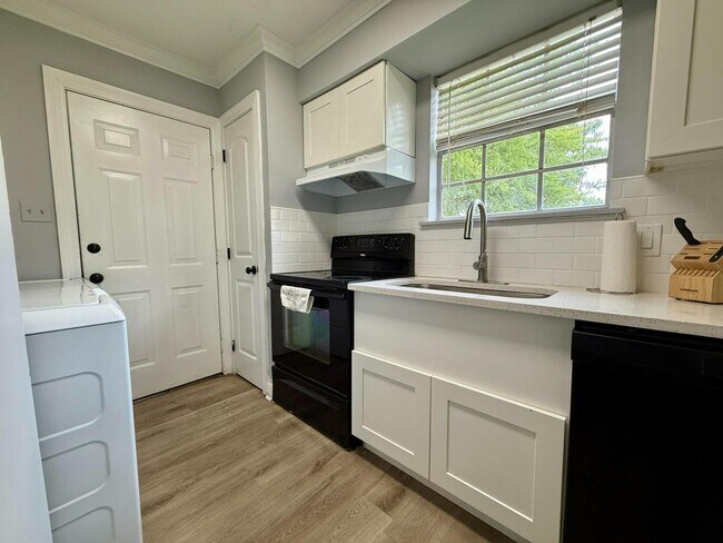 Building Photo - 306 N 40th Ave