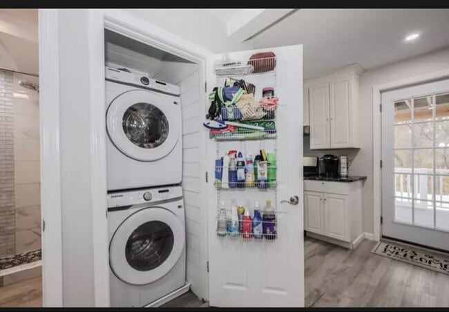 Building Photo - 35 Honora Ave