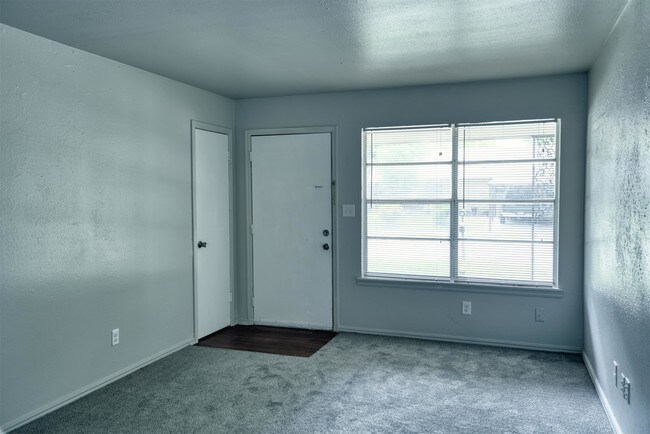 Foto del edificio - 1304 McGregor Dr