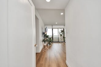 Building Photo - 14 Greenway Plz
