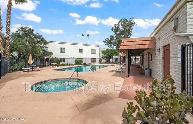 Building Photo - 8450 E Old Spanish Trail