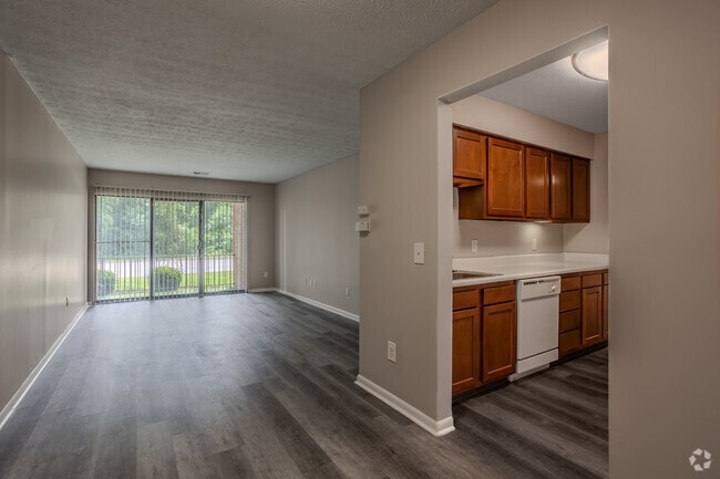 2 BR, 1 BA - 850 SF - Garden W/ Patio - WOODVIEW PLAZA