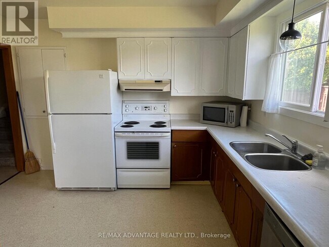 Photo du bâtiment - 143 Downing Crescent