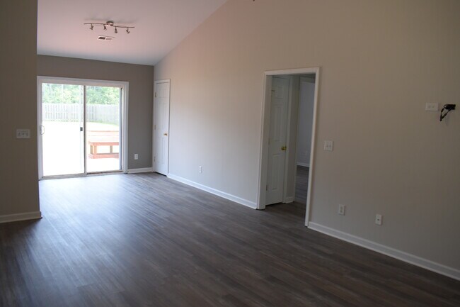 Building Photo - 708 Tabor Ln