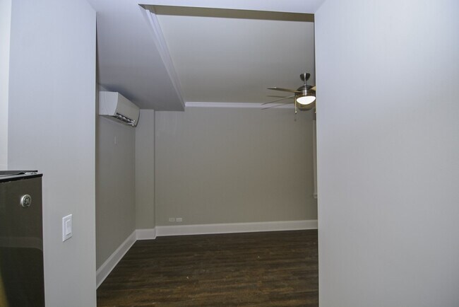 Foto del edificio - 817 W Lakeside Pl