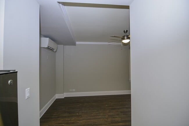 Building Photo - 817 W Lakeside Pl