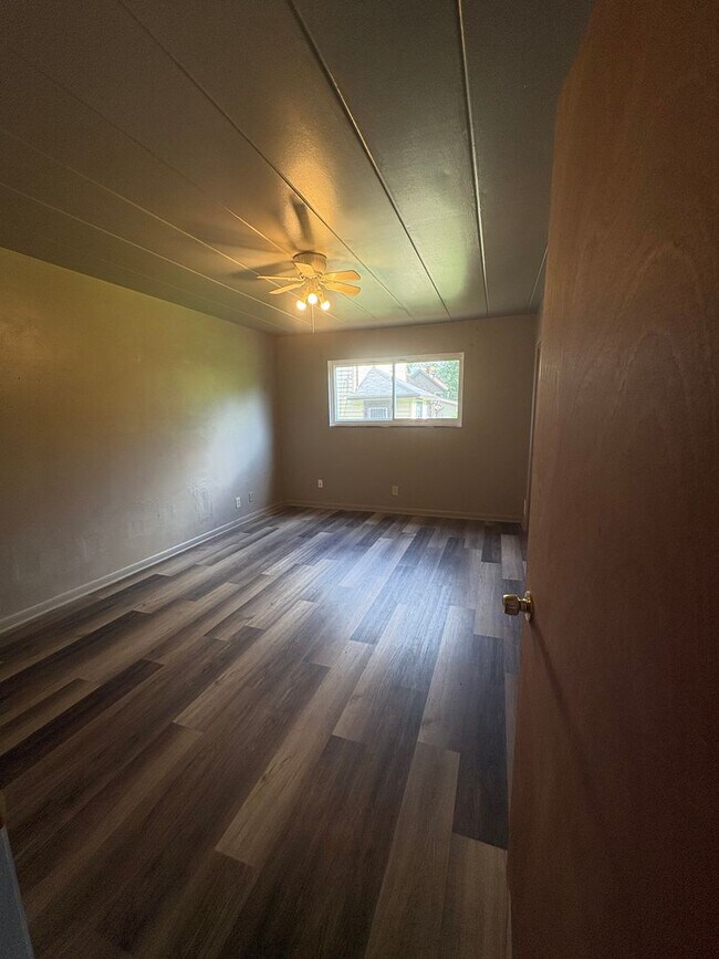 Building Photo - 623 Clifton Dr