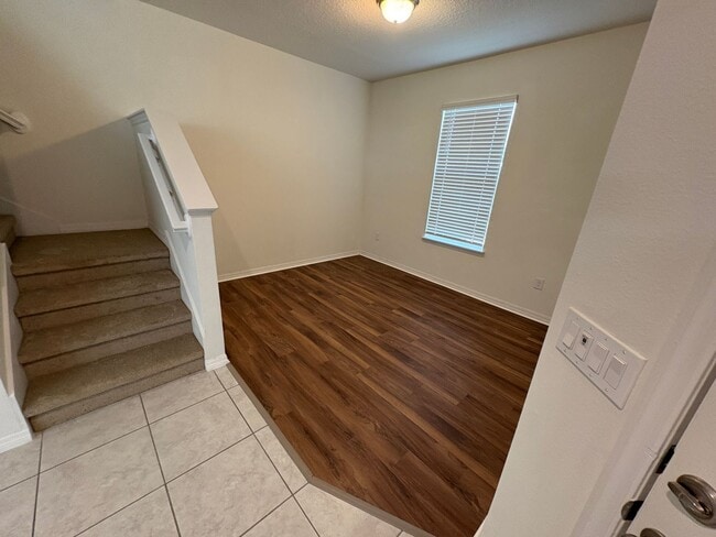 Building Photo - 5 bedroom 3.5 Bath House on Oakland Trails...