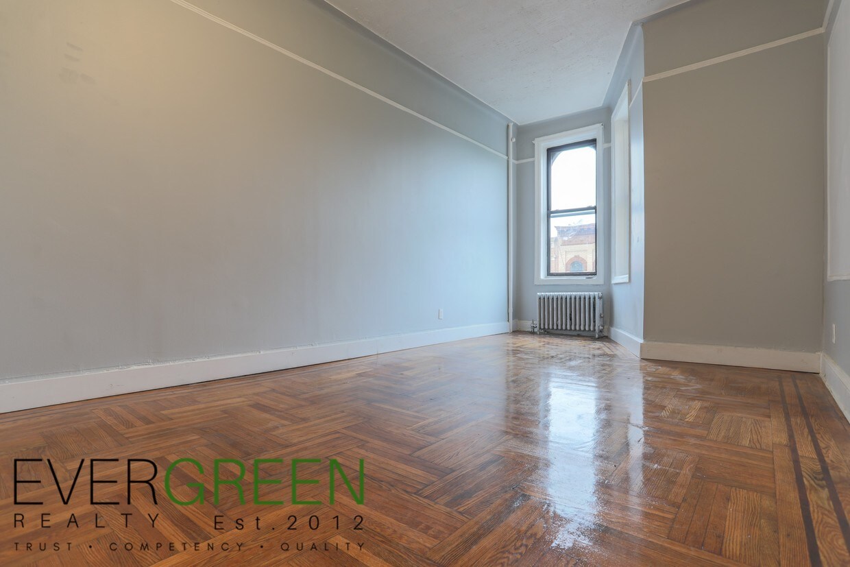 Primary Photo - 874 Greene Ave