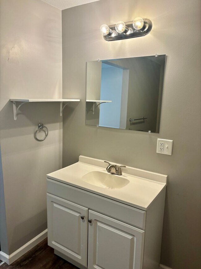 Foto del edificio - Check Out This 3-Bed/1-Bath House in Bluff...