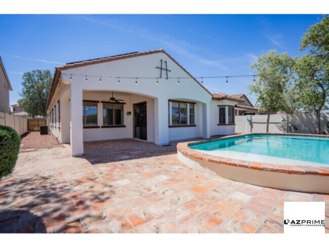 Foto del edificio - Resort-Style Living in Estrella Mountain Ranch - Private Pool, Solar &amp; Privacy