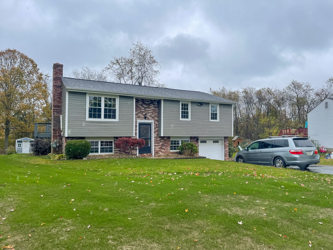 Primary Photo - 108 Whitney Dr