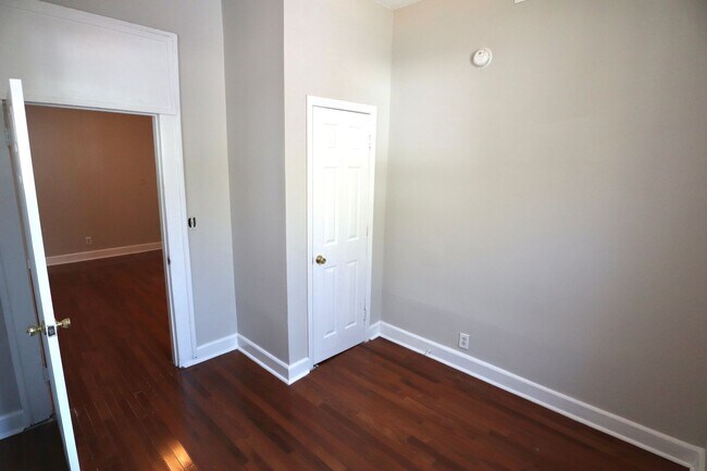 Foto del edificio - 2 Bed 1 Bath Apartment Located in the Heart of downtown Charleston & Close to the College of Char...