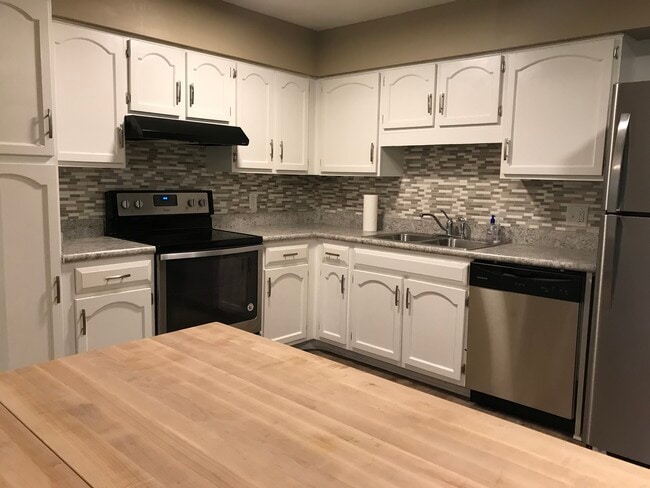 Building Photo - 5260 Crossbow Cir
