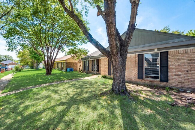 Foto del edificio - 1515 Pebblewood Dr