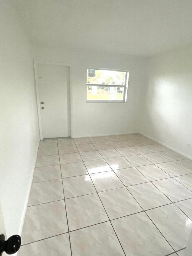 Foto del edificio - 2251 NW 52nd Ct