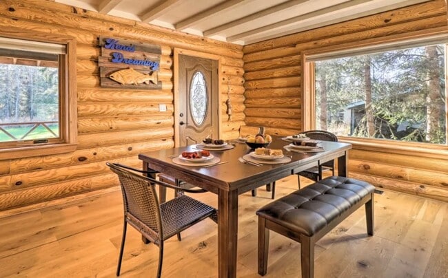 Building Photo - SEASONAL 4bd 2ba log home