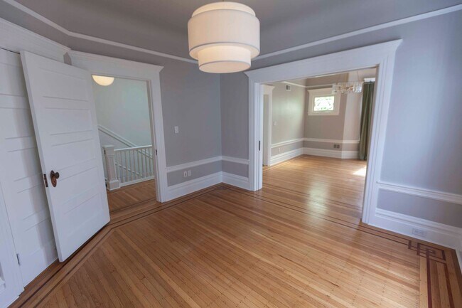 Foto del edificio - Beautifully Remodeled 3BR 2BA Top Floor Condo in Presidio Heights