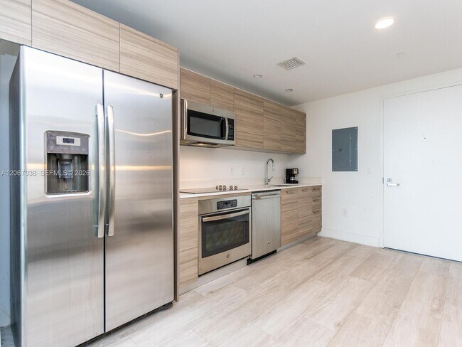 Foto del edificio - 121 NE 34th St