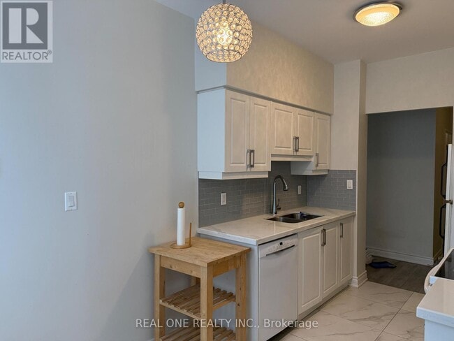 Building Photo - 35 Empress Ave