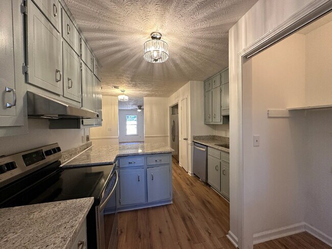 Building Photo - Fully Renovated 2 Bedroom 2 Bath Duplex in Stone Mountain