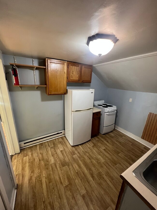 Building Photo - 132 Reed St