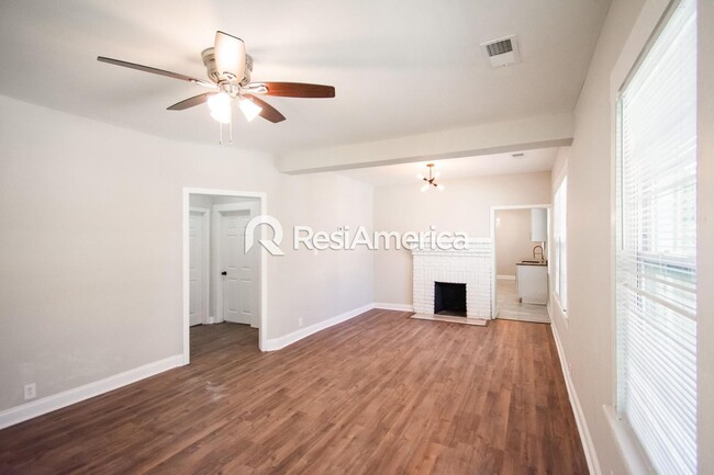 Foto del edificio - Beautiful Midtown Bungalow- Fully Updated!