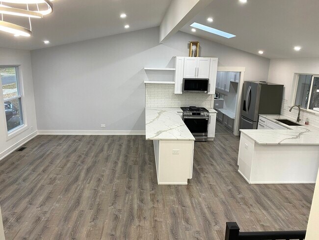 Building Photo - 2012 Springside Dr