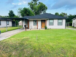 Building Photo - 925 Cimarron St