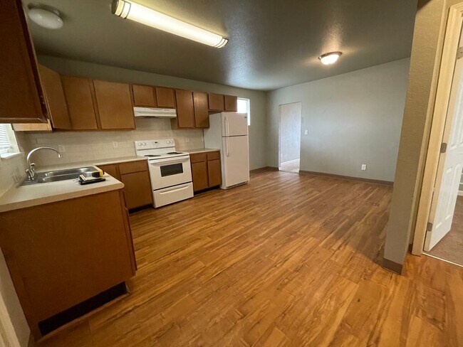 Foto del edificio - Two Bedroom Home Near Old Town and Lee Martinez Park
