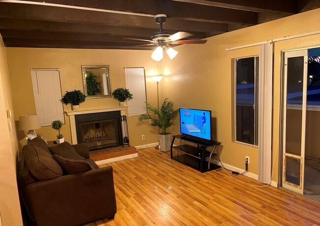 Building Photo - 2bd 1.5 bath Condo