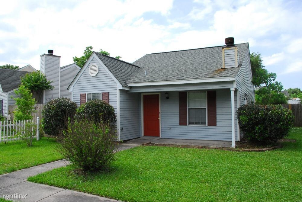 3 br, 2 bath House 13481 Windsong Dr House Rental in Gulfport, MS