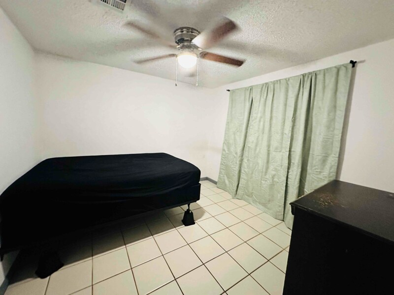 Foto principal - 4834 SE Brown St