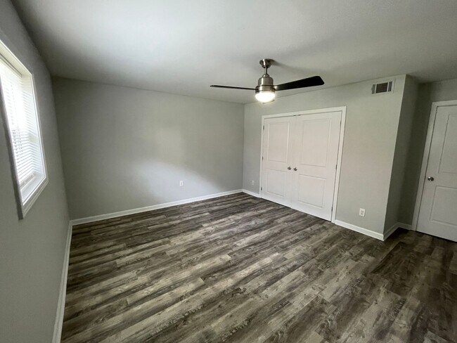 Foto del edificio - 5899 Lone Oak Dr SW